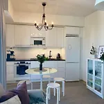 Easy&comfortable Living In The Middle Of Services إسبو
