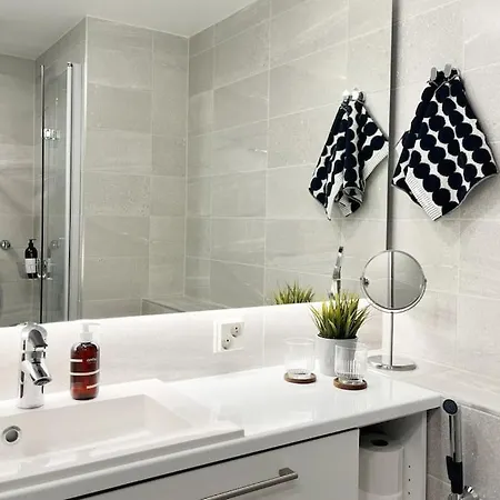 Easy&comfortable Living In The Middle Of Services Lägenhet *