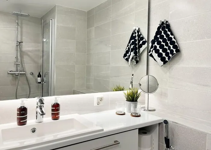 Easy&comfortable Living In The Middle Of Services 公寓 *